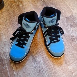 EUC Air Jordan Retro 2 University Blue